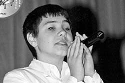 На фестивале “Золотая нотка” Витя Бойченко исполнял две песни. Одна из них - это произведение кременчугского автора Игоря Николюка под названием “Старый дом”
