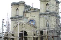 Помещения бывшей греко-католической церкви перестроили. Теперь здесь разместилась украинская православная церковь