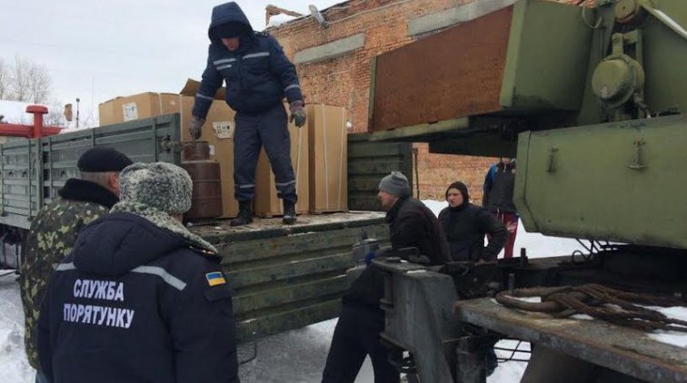 Погрузка гуманитарной помощи для Авдеевки. Фото пресс-службы Полтавской ОГА