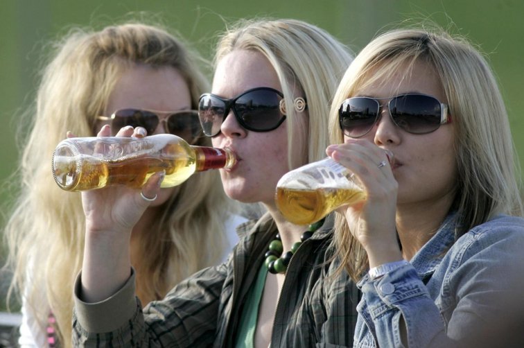 Почти половина украинских подростков употребляют алкоголь