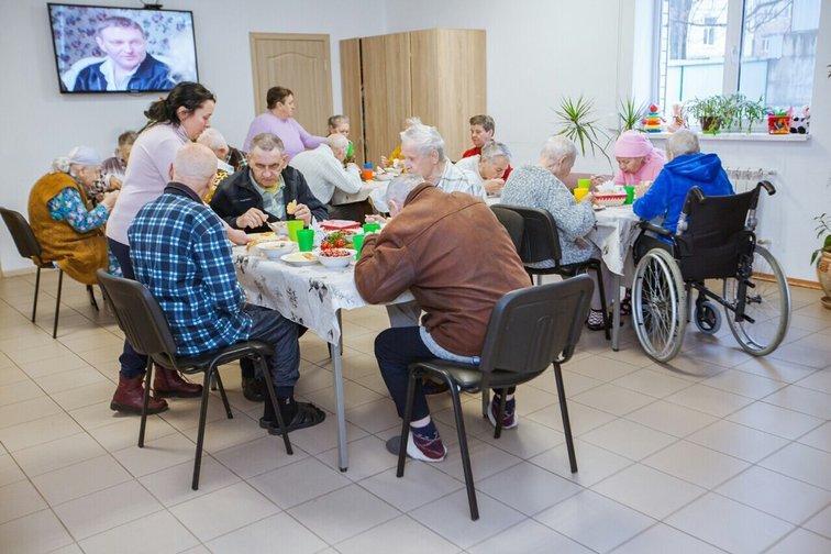 Забота о пожилых в доме престарелых «Гармония»