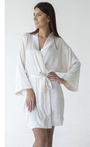 Пижамы и халаты для девушек