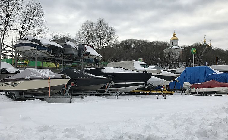 Зимнее хранение яхт и катеров в Киеве