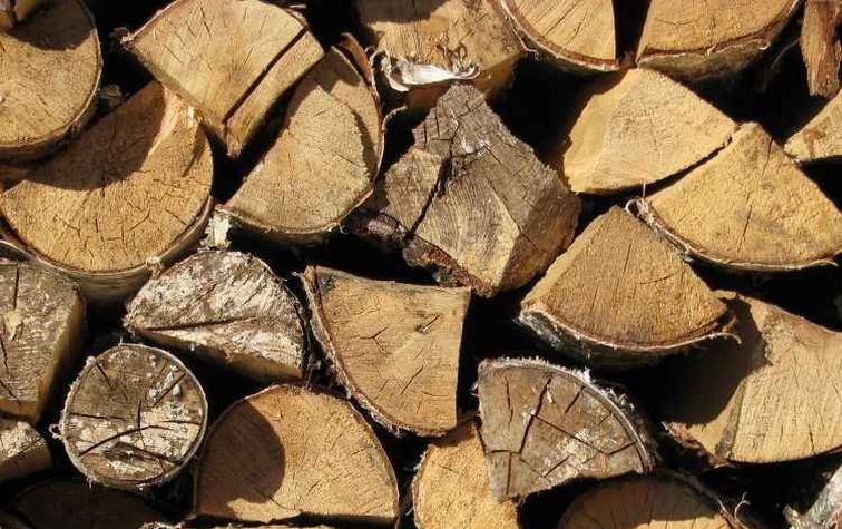 Купить колотые дрова с доставкой по Киеву