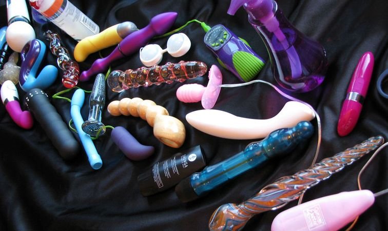 Купить секс-игрушки для взрослых с доставкой по Киеву и Украине
