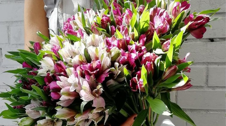 Букеты цветов с курьерской доставкой на дом или в офис