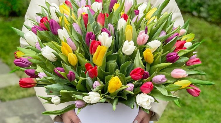 Служба доставки цветов по Харькову Florina