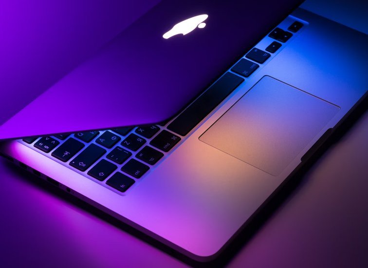 MacBook vs. ПК: Оценка производительности и функциональности