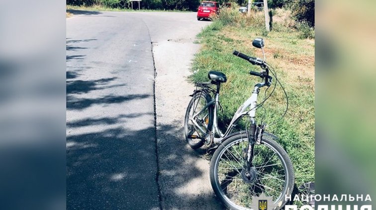 Поліція розслідує ДТП у Кременчуцькому районі, де постраждала велосипедистка