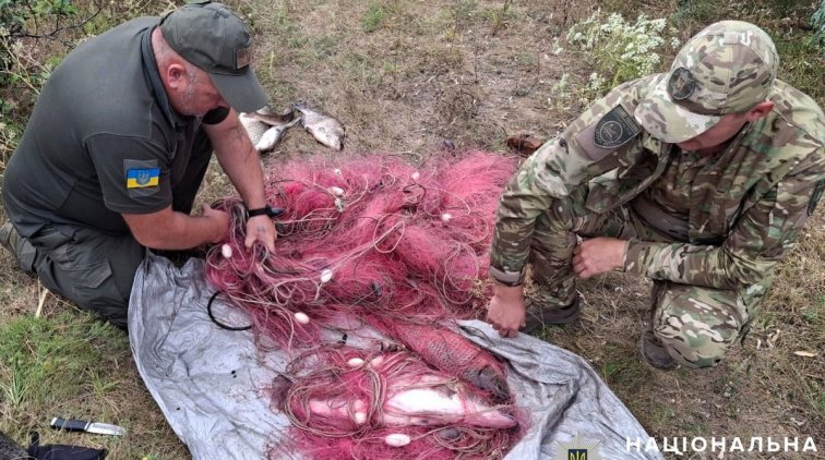 У Градизькій громаді затримали браконьєрів із трьома сітками та 15 кг риби