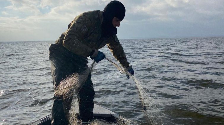 Поліція вилучила браконьєрські сітки та виявила навігаційні порушення