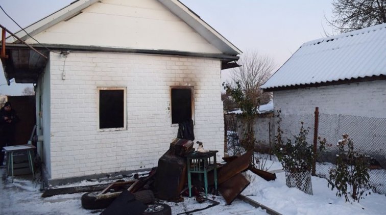 Поліція з'ясовує обставини загибелі чоловіка під час пожежі у Кременчуці