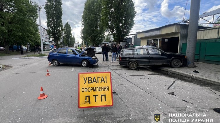 У Кременчуці внаслідок аварії госпіталізували обох водіїв