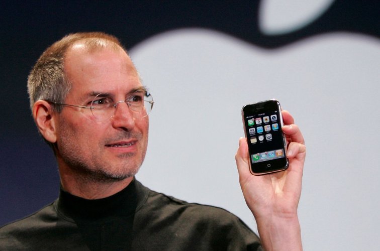 Коли вийшов перший iPhone