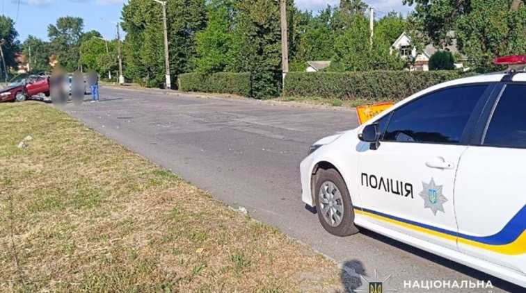 ДТП у Кременчуцькому районі: автомобіль зніс електроопору, двоє в лікарні