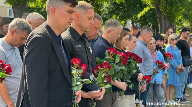 Річниця ракетного удару по ТЦ «Амстор»: у Кременчуці вшанували пам’ять загиблих