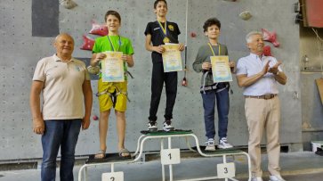 На скеледромі КрНУ відбувся чемпіонат України зі скелелазіння серед школярів